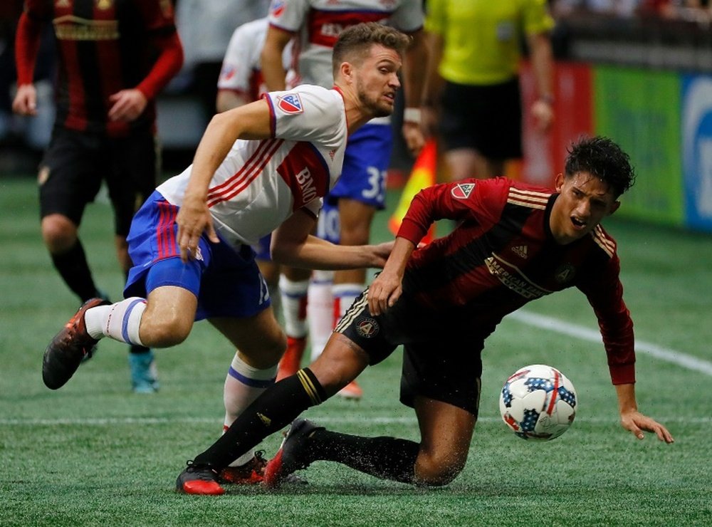 Portland take MLS top spot, Dempsey sees red