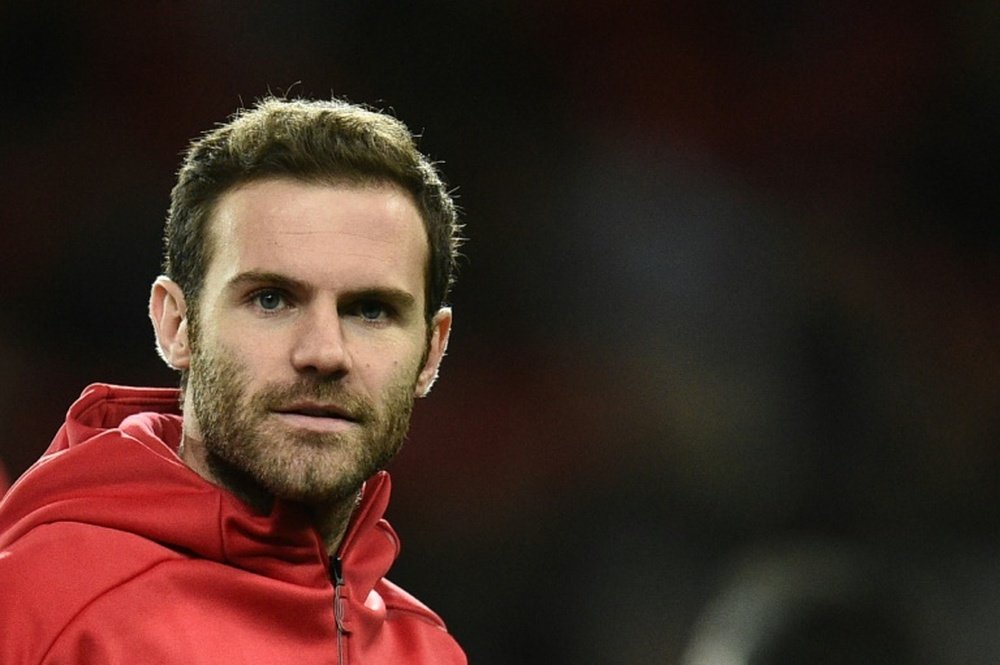 Juan Mata va manquer la fin de saison avec Manchester United. AFP