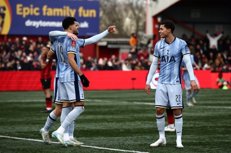 Tottenham narrowly avoided FA Cup embarrassment against non-league Â Tamworth as they needed extra-time before securing a 3-0 win in the third round on Sunday.