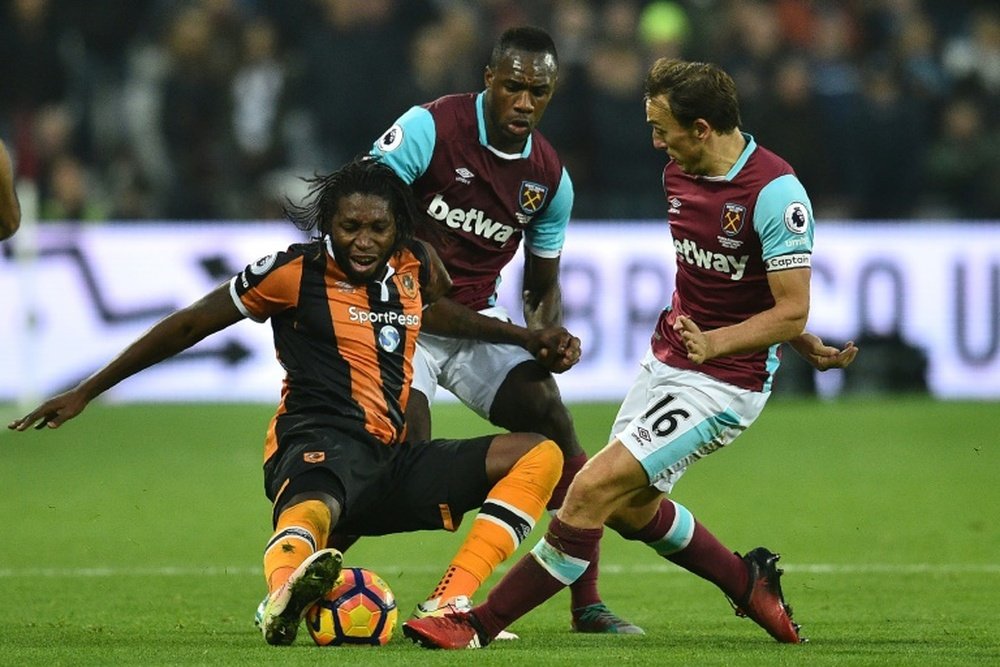 Mbokani will be sidelined for six weeks after suffering a hamstring injury.