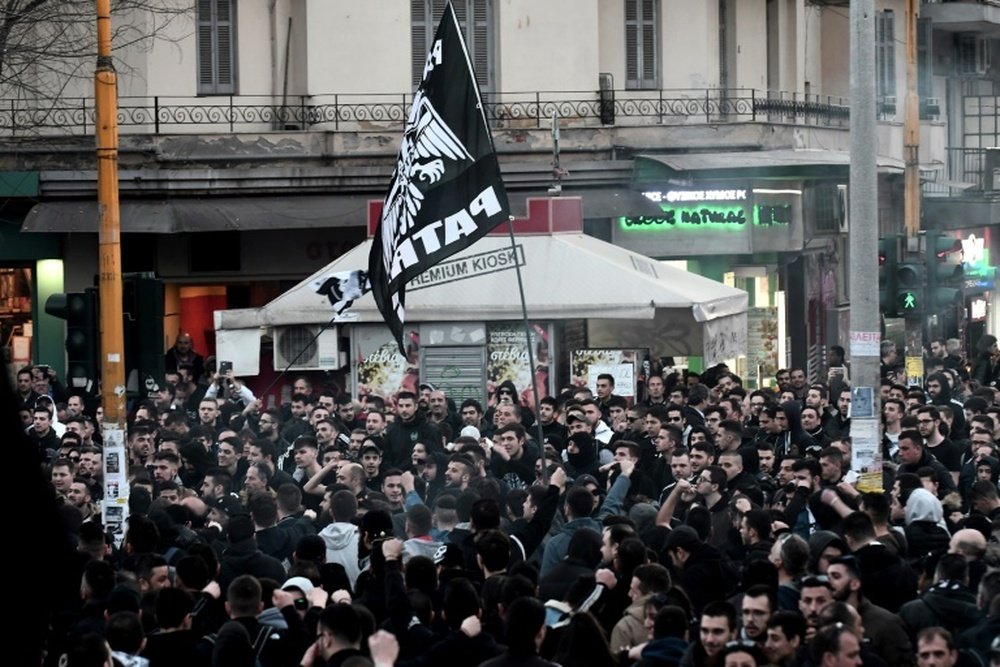 Los ultras griegos han provocado que la final se juegue sin público. AFP/Archivo