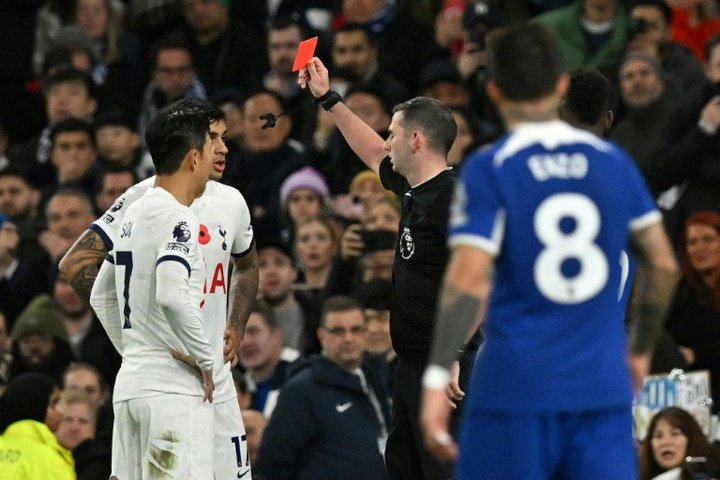 Jackson treble fires Chelsea to chaotic victory over nine-man Spurs