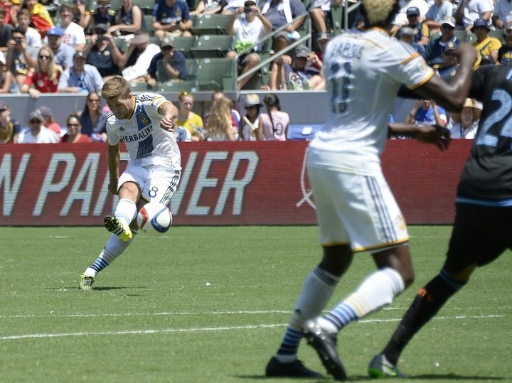 Keane stars as Galaxy rout Lampard-less City