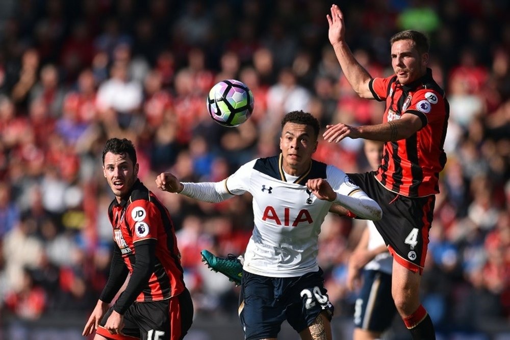 Tottenham Hotspurs midfielder Dele Alli vies with Bournemouths defender Adam Smith (L) and Bournemouths midfielder Dan Gosling (R) during the English Premier League football match between Bournemouth and Tottenham Hotspur on October 22, 2016