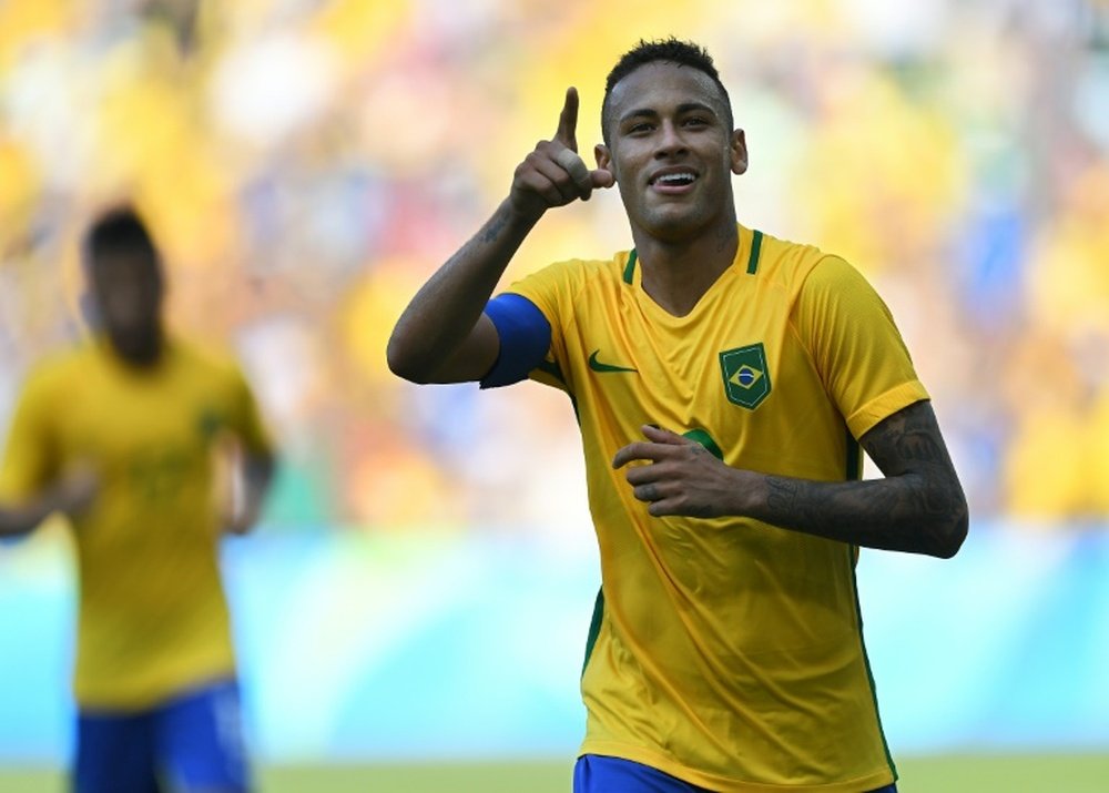 Brazils Neymar celebrates after scoring a penalty against Honduras during their Rio 2016 Olympic Games mens football semifinal match at the Maracana stadium, on August 17, 2016