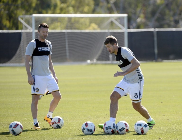 Steven Gerrard and Robbie Keane of Los Angeles Galaxy train at the StubHub Center. BeSoccer