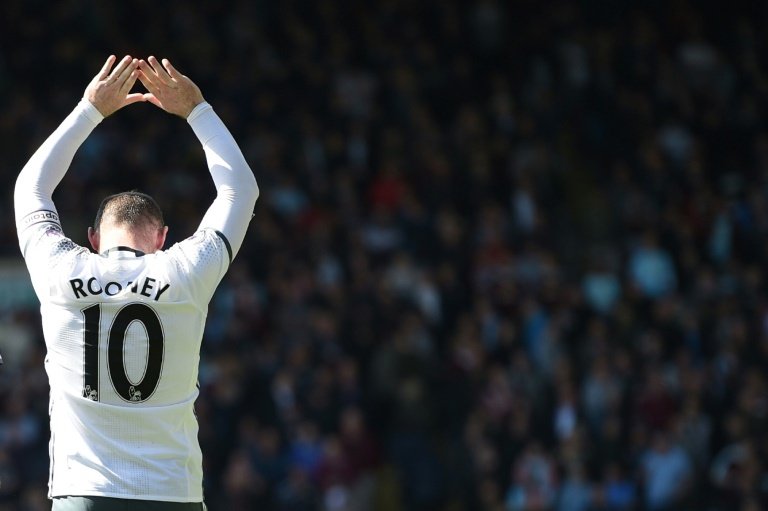 Wayne Rooney podría abaratar el fichaje de Romelu Lukaku. AFP