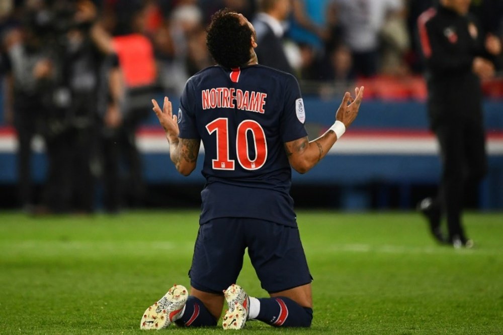 A Neymar le entran los nervios. AFP