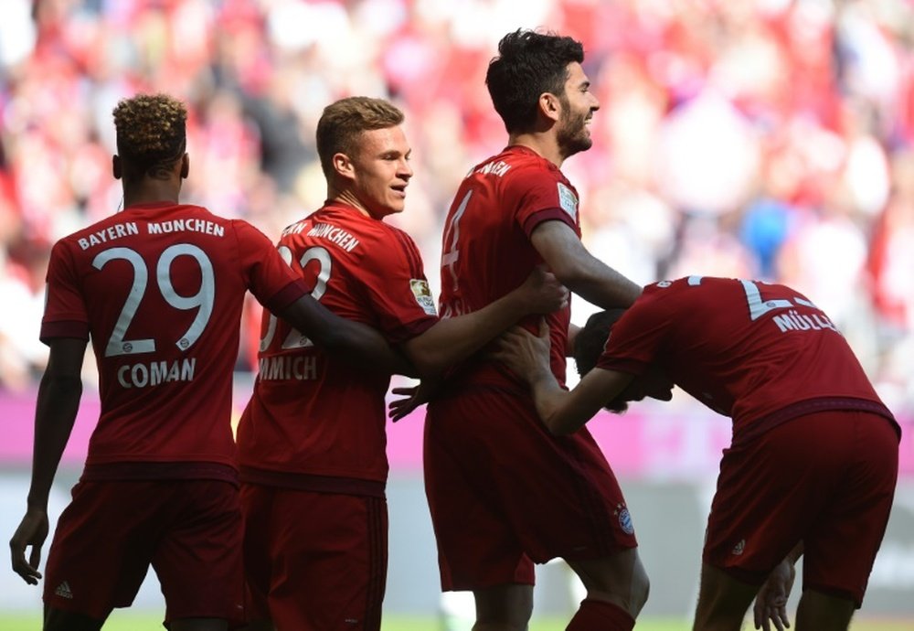 Bayern Munich players celebrate after the first goal. BeSoccer