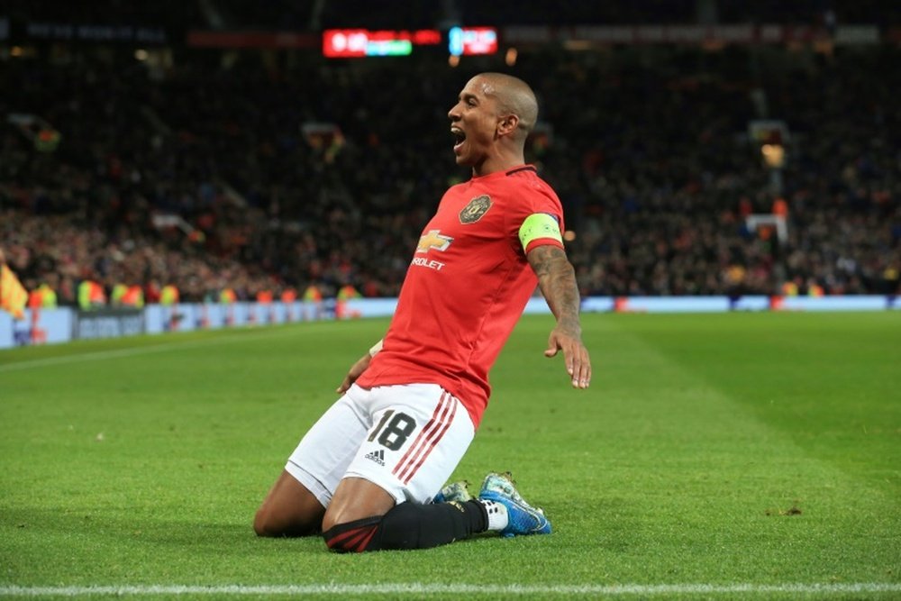 Inter de Milão, mais perto de Ashley Young. AFP