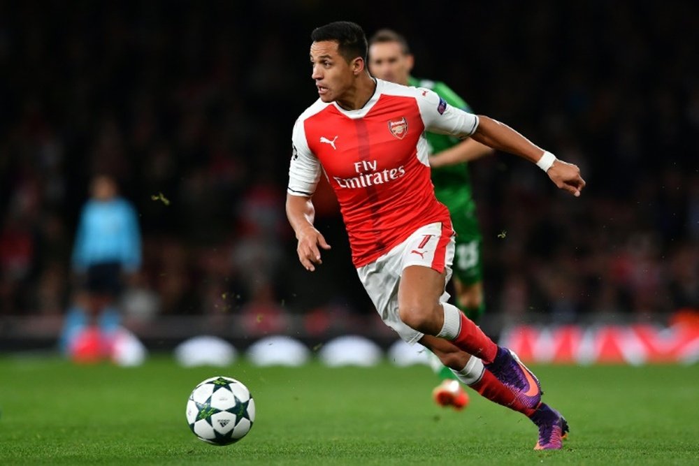 Arsenals Chilean striker Alexis Sanchez controls the ball during the UEFA Champions League Group A football match between Arsenal and Ludogorets Razgrad at The Emirates Stadium in London on October 19, 2016