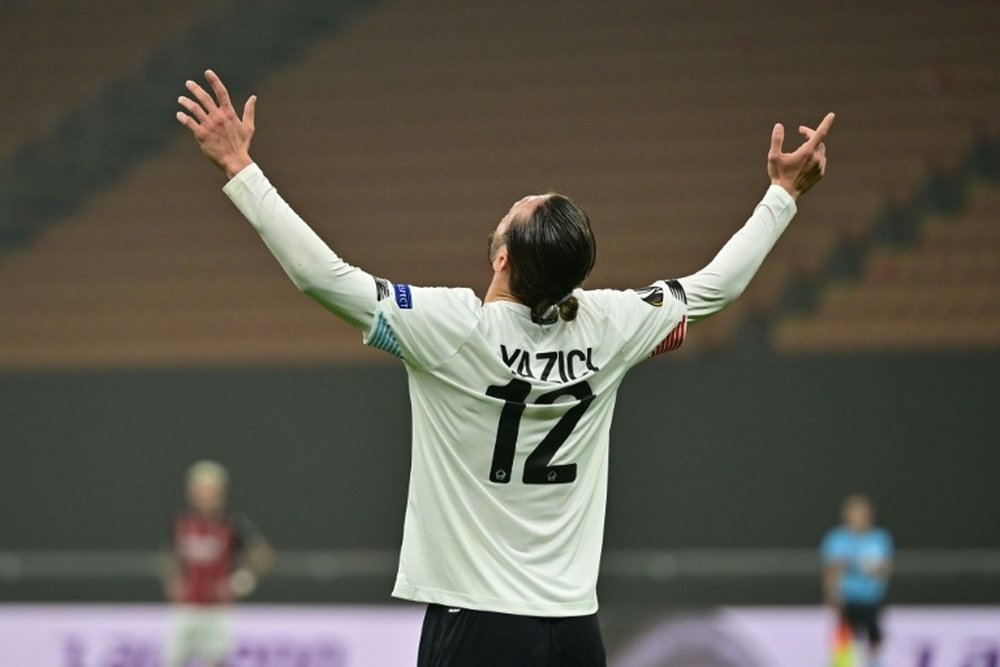 Atacante do Lille, Yusuf Yazici castiga o Milan como só Rivaldo havia conseguido na Europa. AFP
