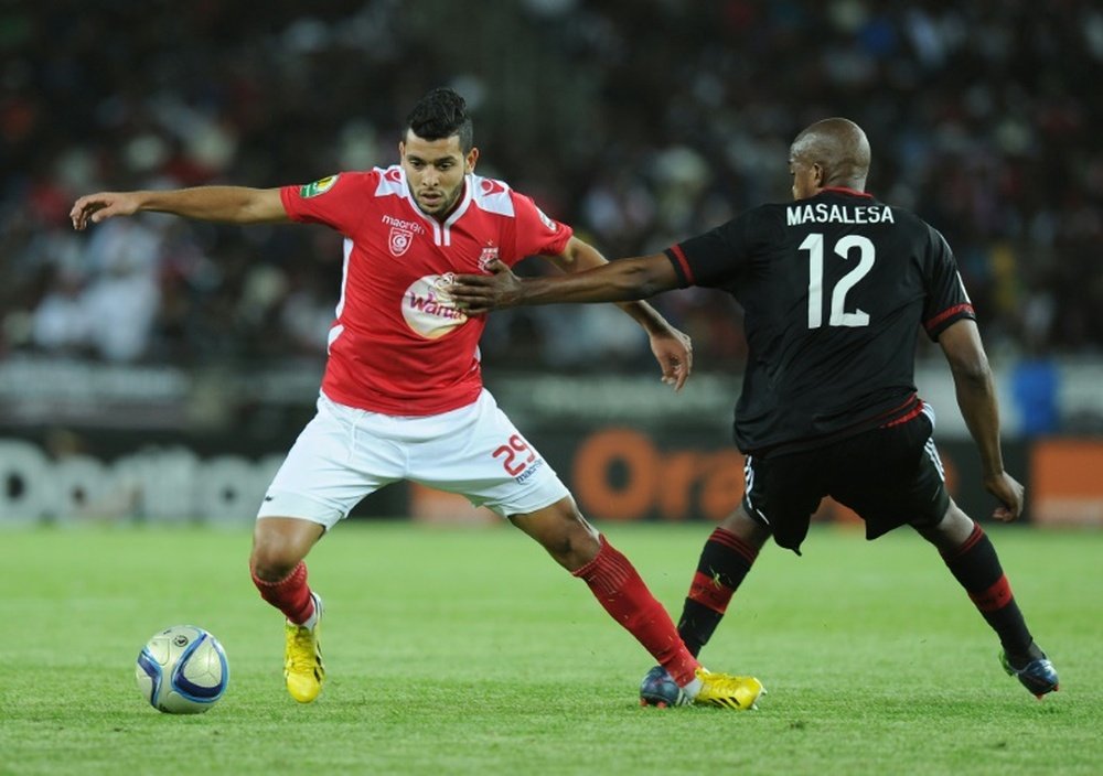Orlando Pirates Lehlogonolo Masalesa (R) vies with Etoile du Sahels Mohamed Amine Ben Amor during the first final of the 2015 CAF - Confederation of African Football Cup match on November 21, 2015 at the Orlando Pirates Stadium in Johannesburg