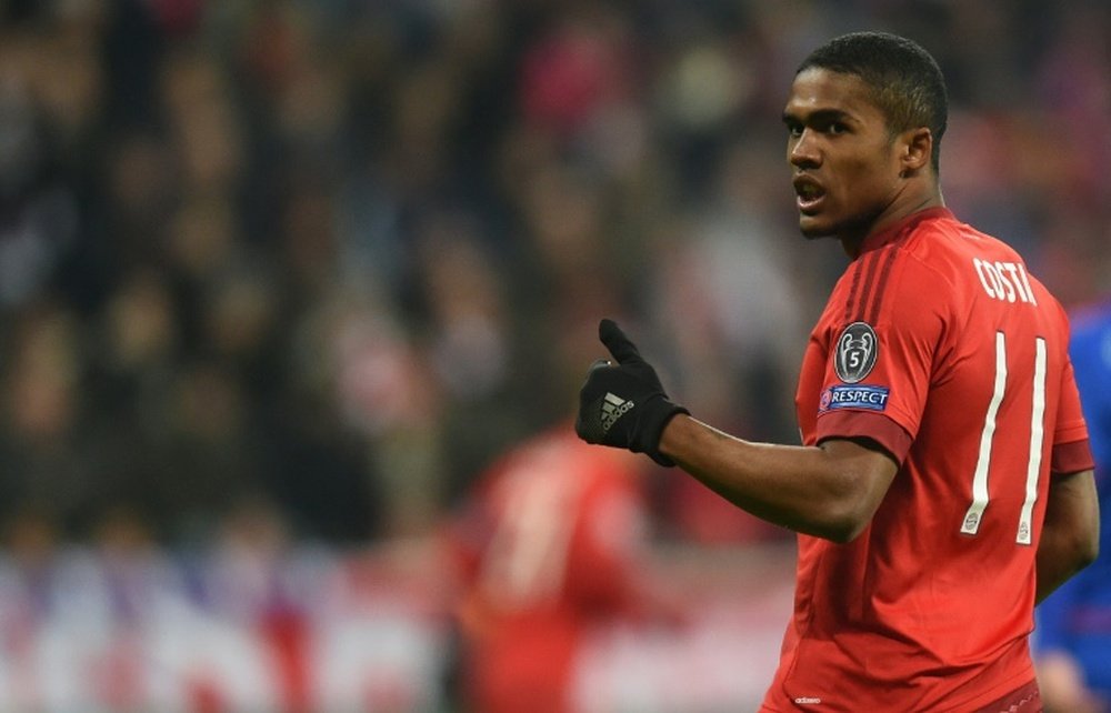 L'agent de Douglas Costa voit son joueur partir du Bayern. AFP