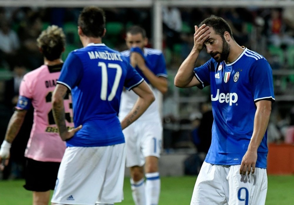 Juventus forward Gonzalo Higuain reacts during an Italian Serie A football match against Palermo on September 24, 2016