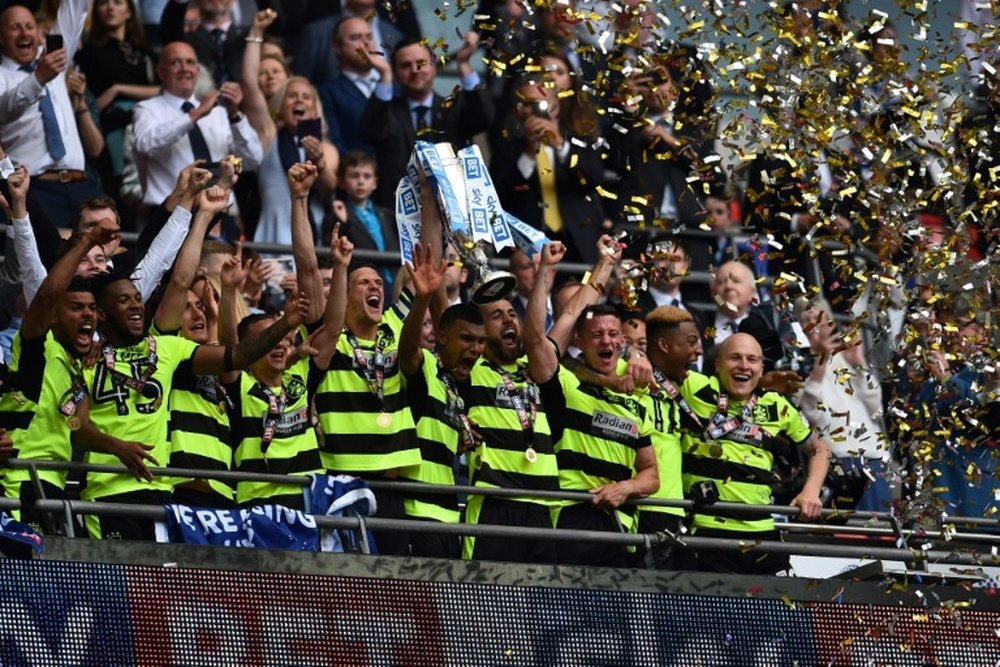 A festa da subida do Huddersfield Town. AFP