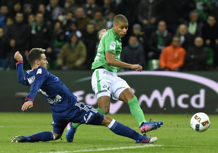 Saint-Etienne beat nine-man Lyon in fiery derby