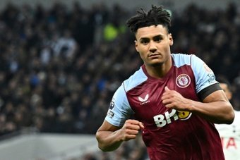 Aston Villa surged clear in fourth by beating Nottingham Forest 4-2 on Saturday. Unai Emery's side are in fourth place, eight points behind leaders Liverpool.
