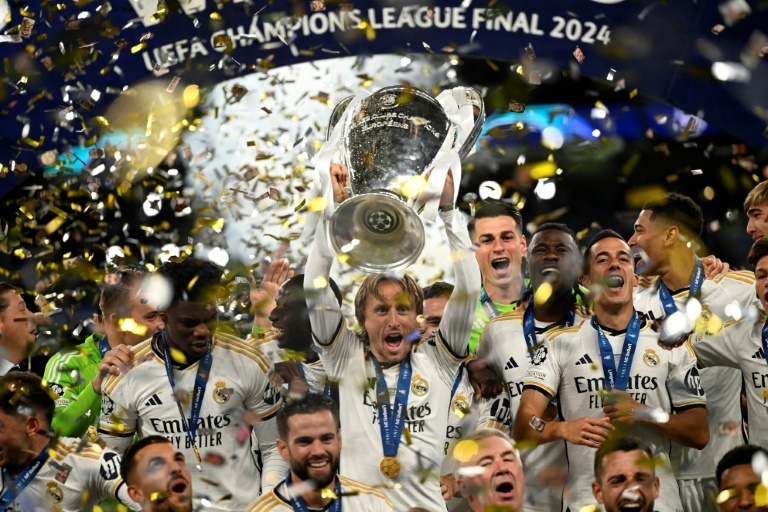 Modric, con la 15 Champions del Madrid