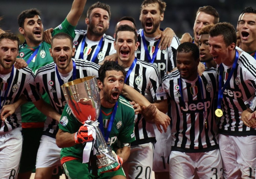 Juventus goalkeeper Gianluigi Buffon (C) celebrates with teammates after their Italian Super Cup final match against Lazio, in Shanghai, on August 8, 2015