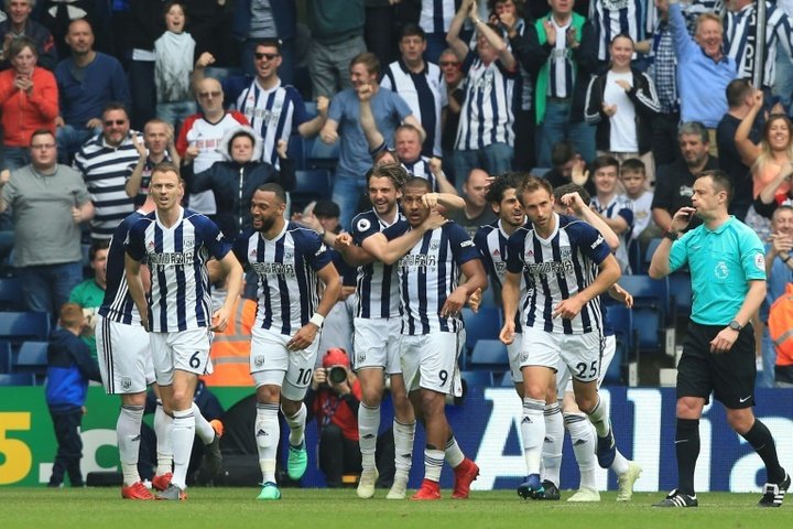 West Brom sign Mears on short-term deal