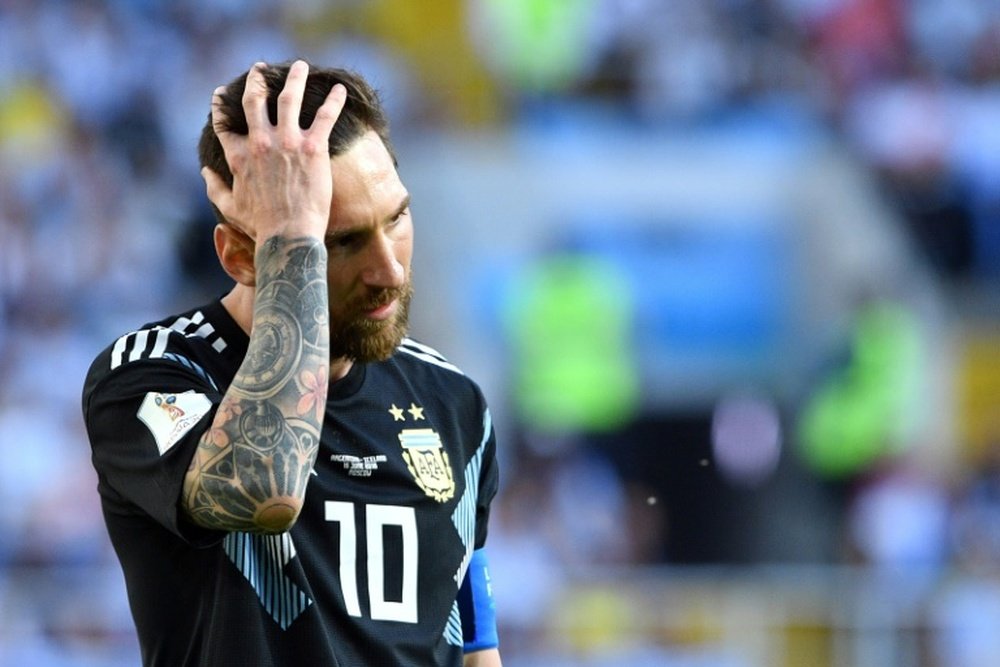 Messi apenas tocó el balón. AFP