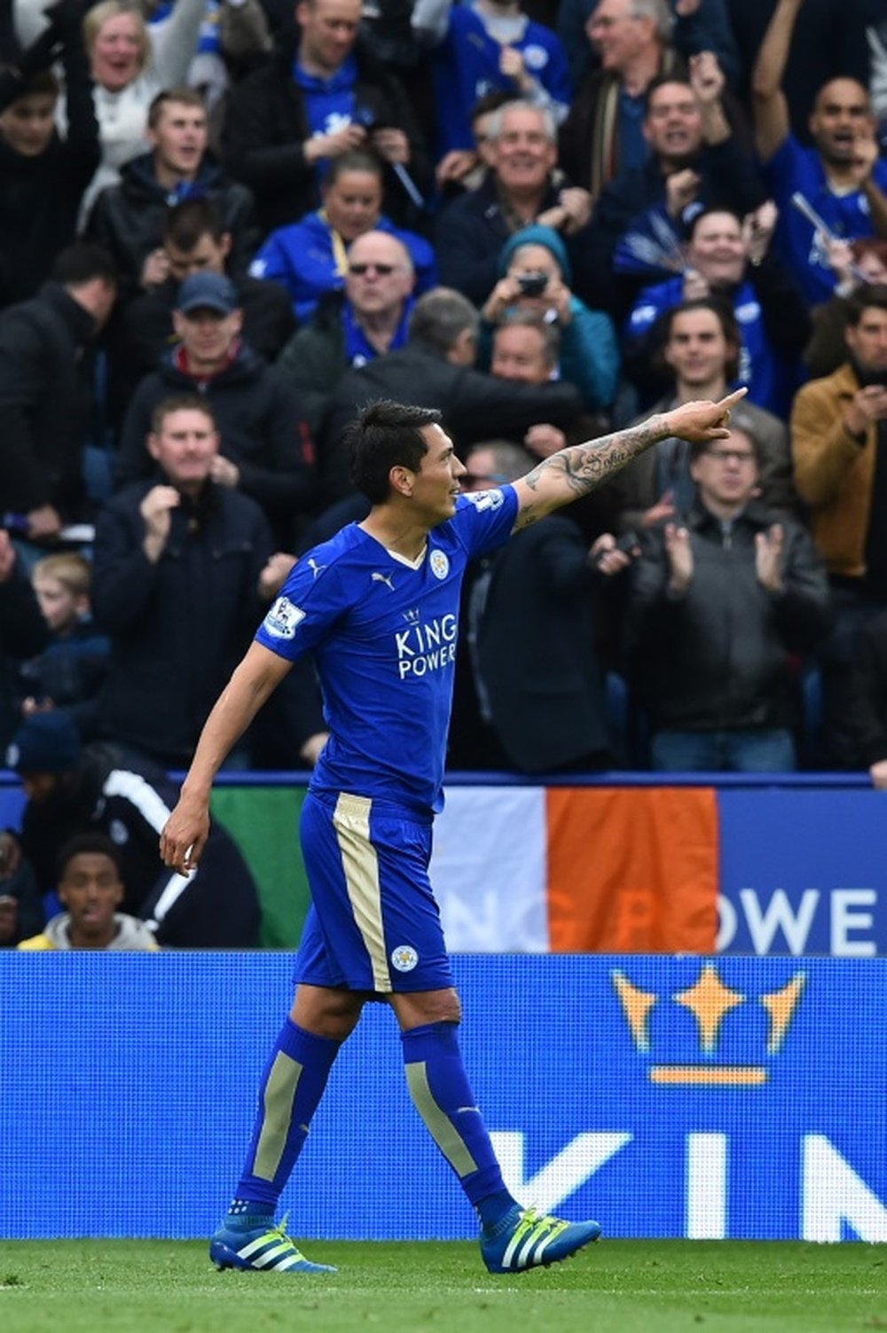 Ulloa lifted the Premier League trophy with Leicester last season. BeSoccer