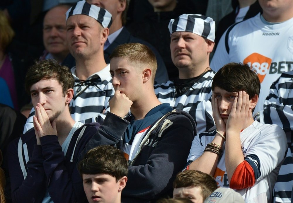 Bolton Wanderers fans look on in despair. BeSoccer