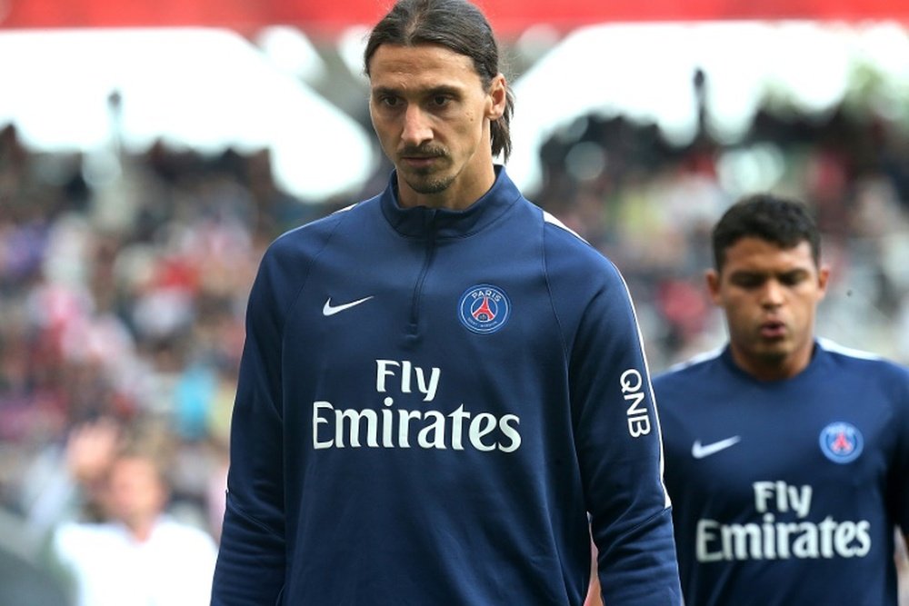 Paris Saint-Germains forward Zlatan Ibrahimovic warms up before a French Ligue 1 football match on September 19, 2015