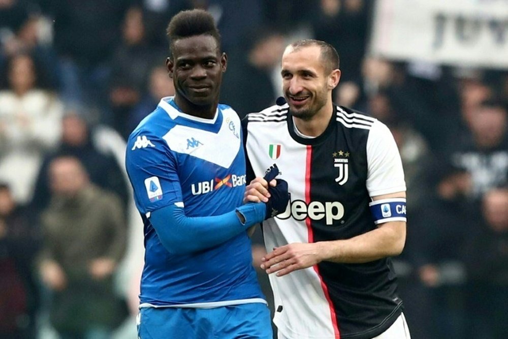 Chiellini se desculpa apenas com Balotelli. AFP