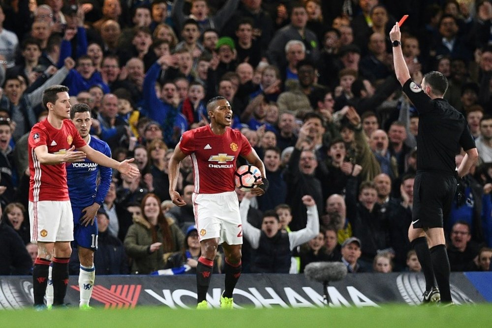 El partido entre el United y el Chelsea fue muy polémico. AFP