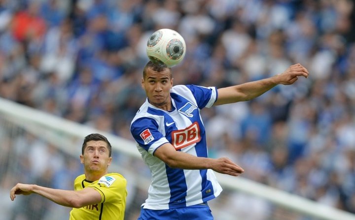 Schalke in talks with defenders Brooks, Wimmer