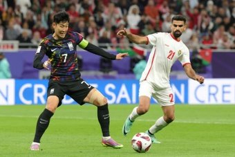 A Jordânia continua prolongando seu sonho após eliminar a Coreia do Sul nas semifinais da Copa da Ásia, que não vence o torneio desde 1960. Yazan Al Naimat e Mousa Tamari garantiram o bilhete para a primeira final da história da sua seleção.