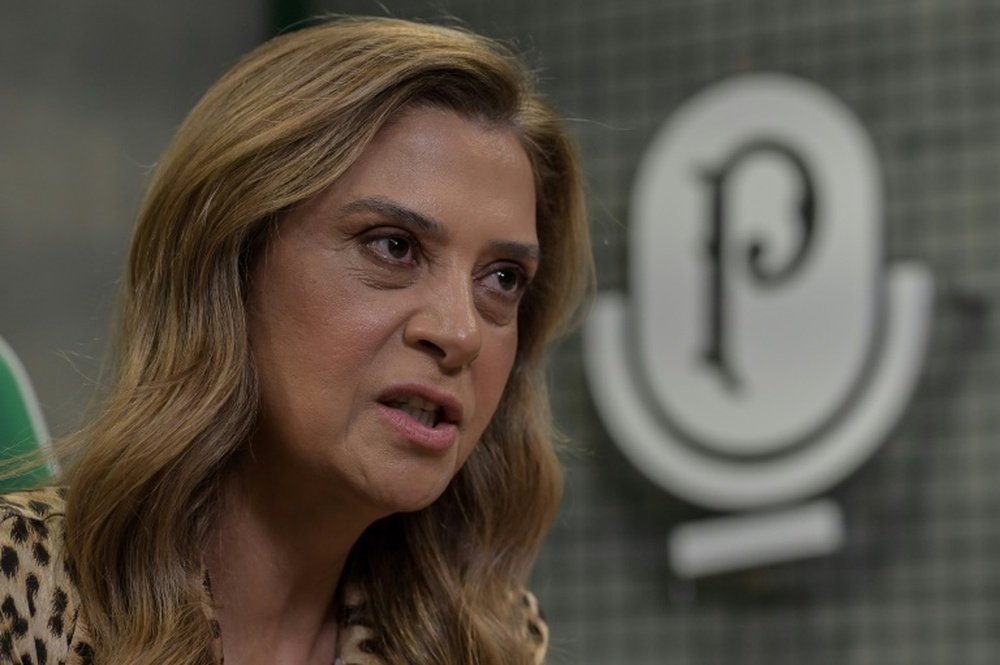 Leila cobra punições a Daniel Alves e Robinho. AFP