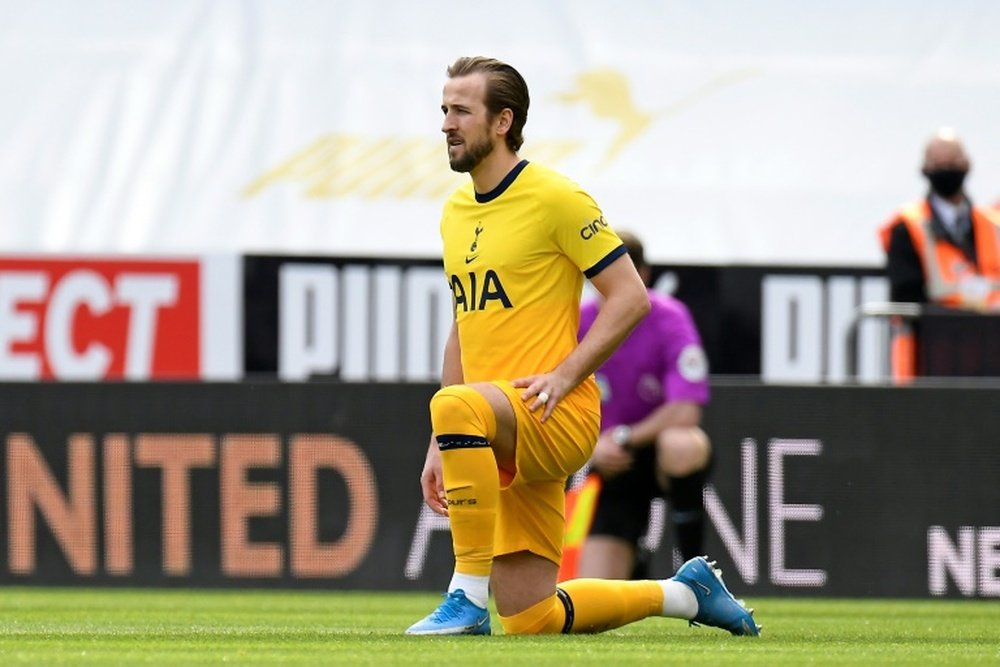 Kane não se apresenta ao Tottenham e será multado. AFP
