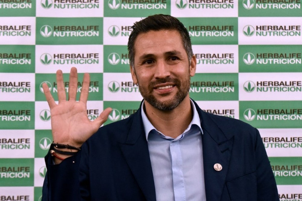 Colombia football player Mario Alberto Yepes poses for pictures during a press conference in Cali, Colombia, on January 20, 2016, where he announced his retirement as a footballer after 21 years in the profession