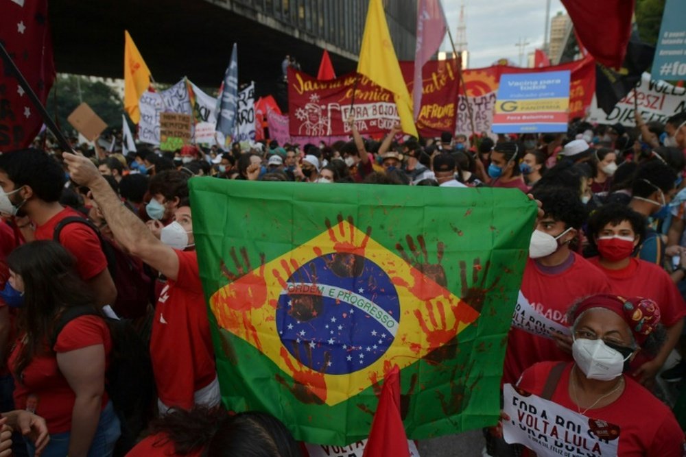 Le Brésil fait face à deux parasites : le Covid-19 et Bolsonaro. afp