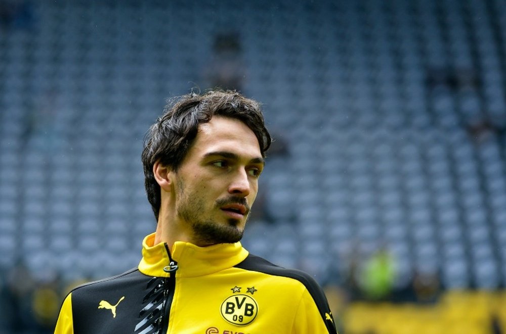 Borussia Dortmunds Mats Hummels warms up prior to their German first division Bundesliga match against Wolfsburg, in Dortmund, on April 30, 2016
