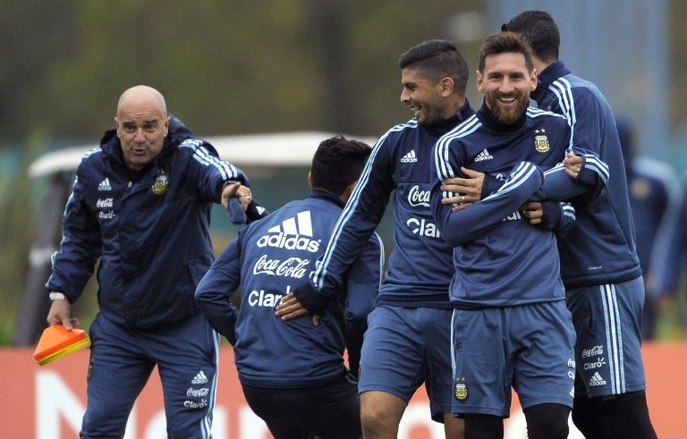 Éver Banega ha resultado ser el socio que Leo Messi necesitaba en Argentina. AFP/Archivo