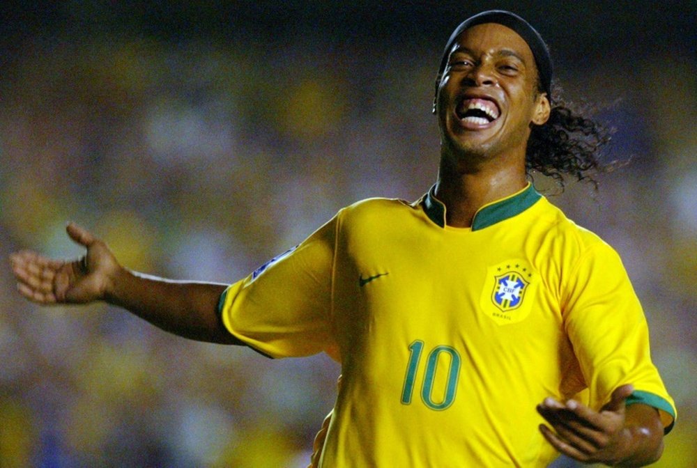 Ronaldinho quiere seguir disfrutando del fútbol en un nuevo equipo. AFP