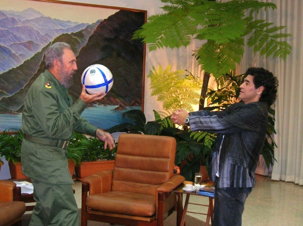Cuban President Fidel Castro (L) plays with a football with Argentinian former football star Diego Armando Maradona, during the recording of Maradonas TV program The 10s Night in Havana, 26 October 2005