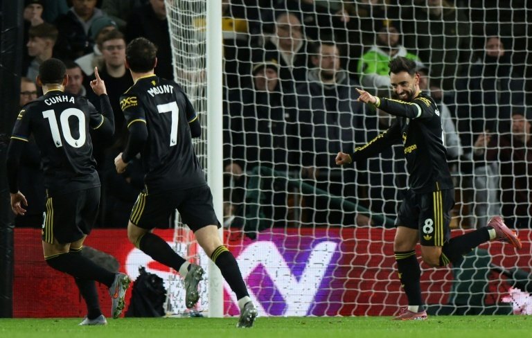 Man Utd se relance grâce à un Bruno Fernandes étincelant face à des Wolves dépassés