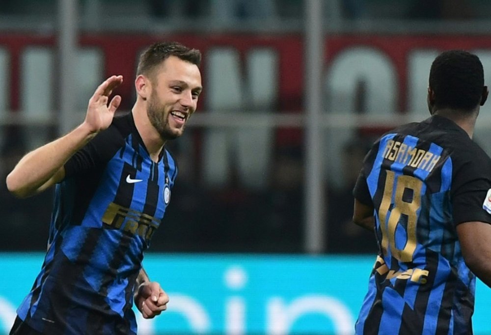 El Inter no puede dormirse si quiere renovar a De Vrij. AFP