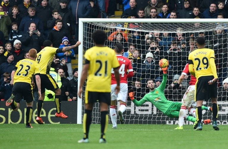 Deeney anotó desde el punto de penalti ante el Manchester United. AFP