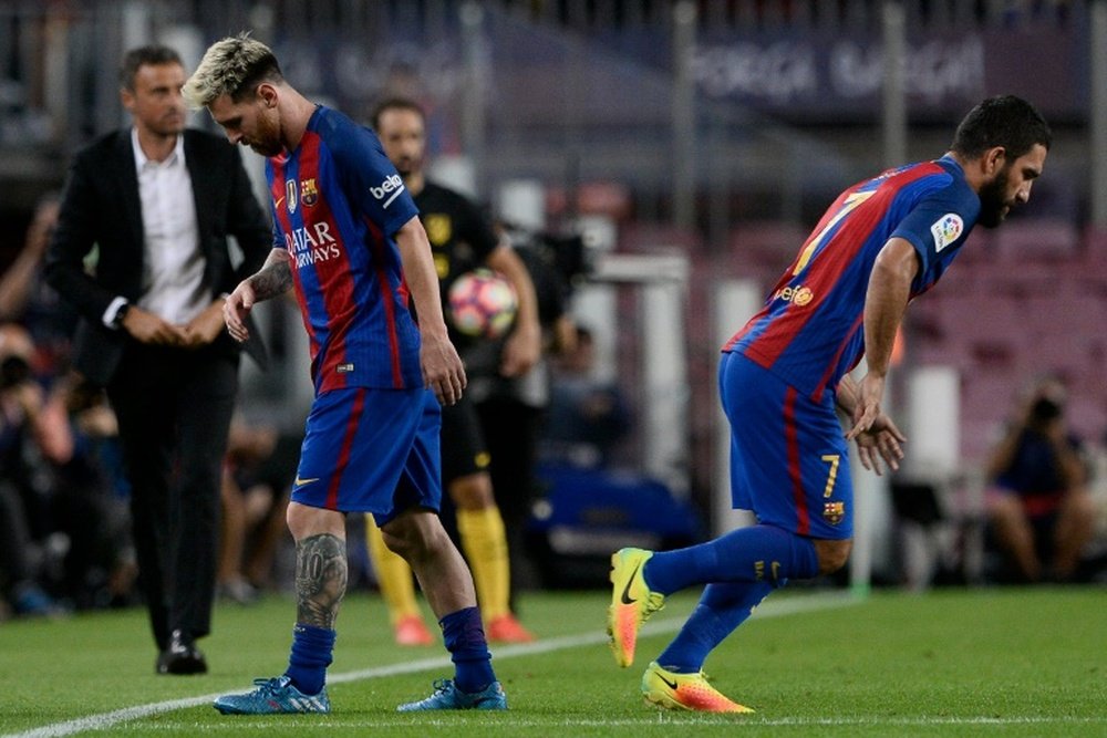 Lionel Messi leaves the pitch after being injured. AFP