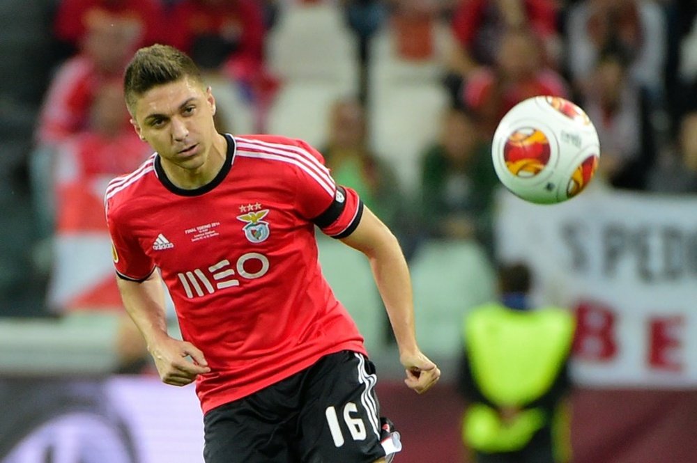 Valencia seal a loan deal for Atletico Madrid full-back Guilherme Siqueira until the end of the season