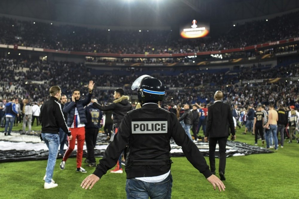 Los aficionados del Lyon no podrán viajar a Marsella. AFP