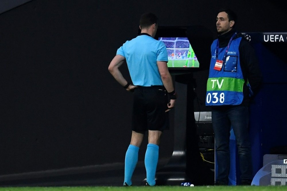 La Premier mejorará el VAR en diciembre. AFP