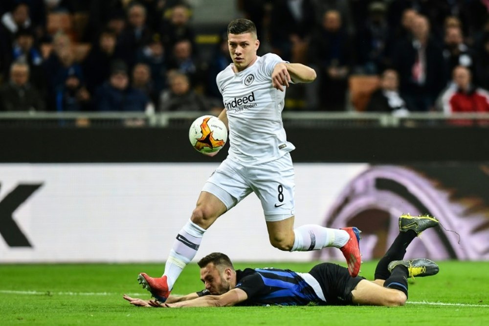 Jovic pode assinar pelo Real Madrid. AFP