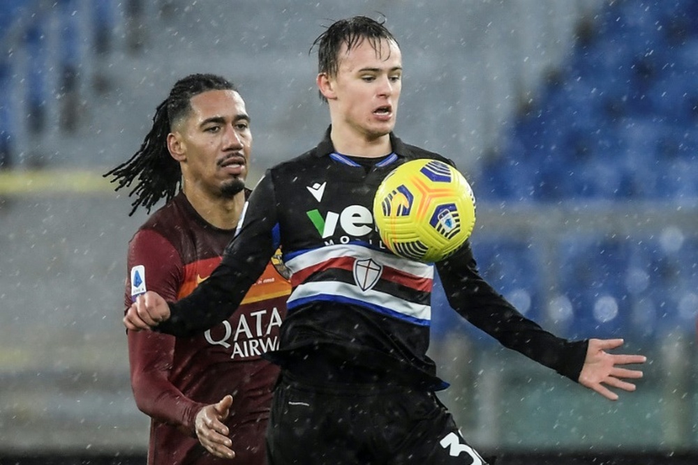 La Roma se cubre las espaldas por si Smalling se marcha. AFP